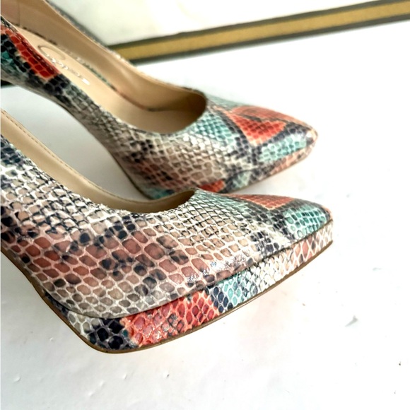 Jessica Simpson heels - Picture 10 of 11